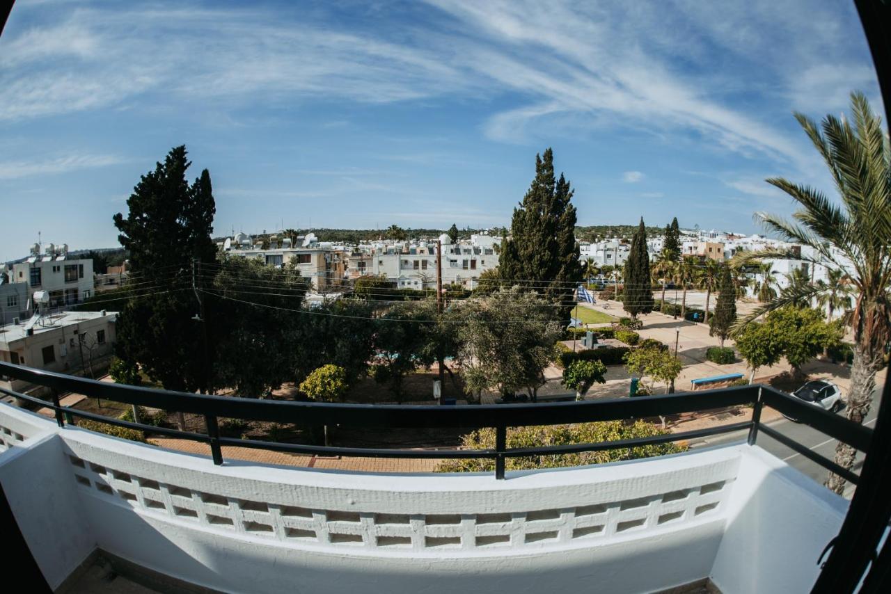 Ovis Hotel Apartments Agia Napa Exterior foto
