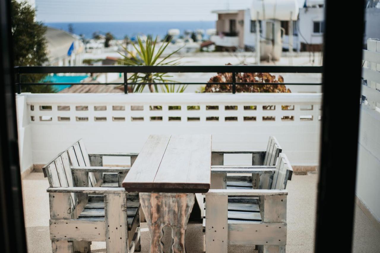 Ovis Hotel Apartments Agia Napa Exterior foto